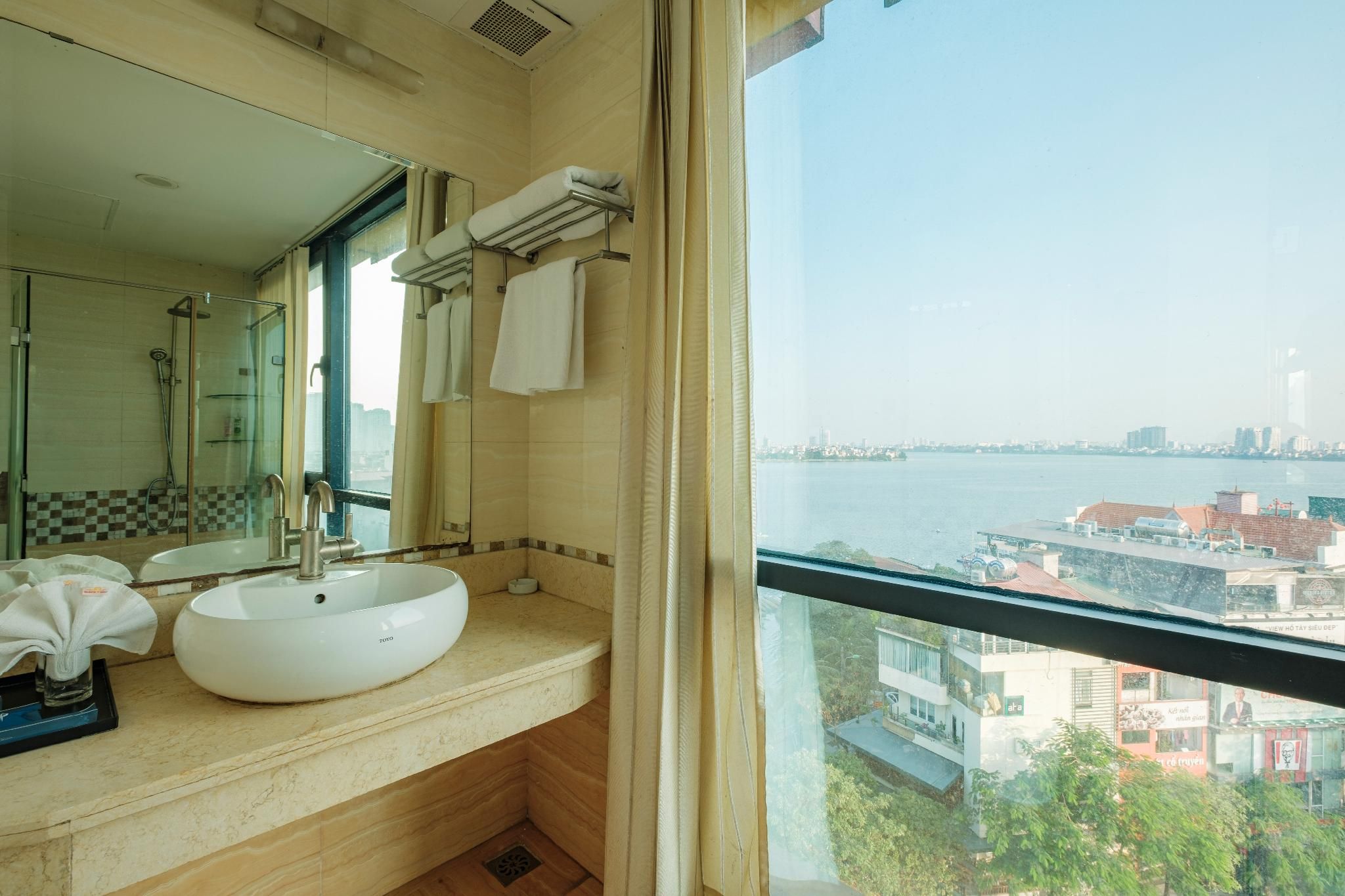 undefined Sunset Westlake Hanoi Hotel 10