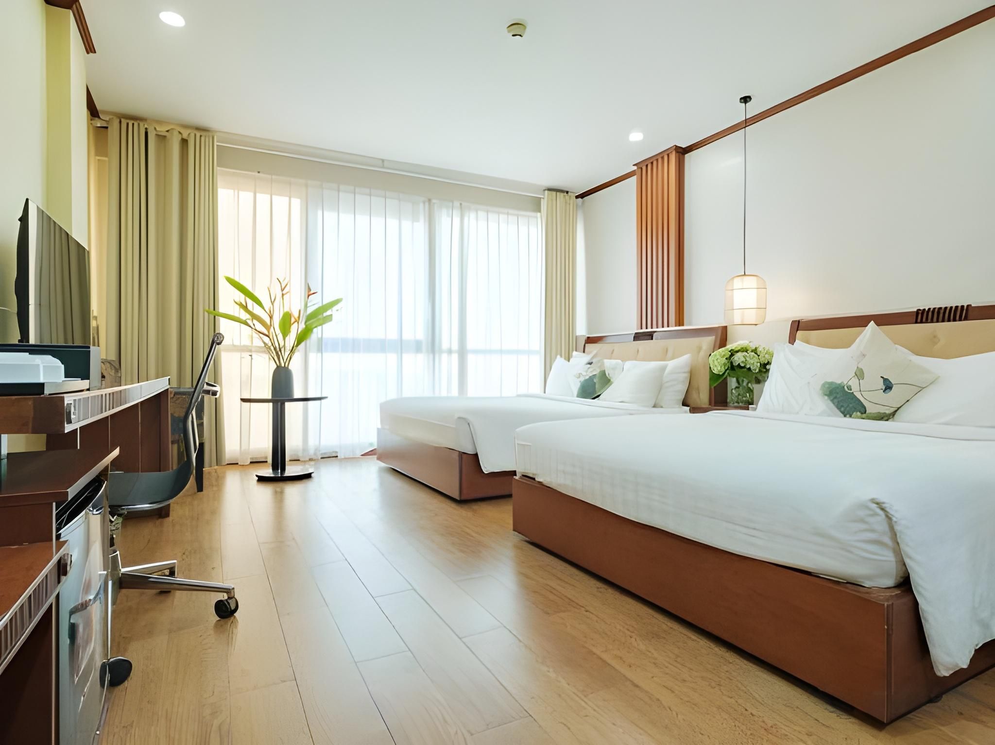 undefined Sunset Westlake Hanoi Hotel 9