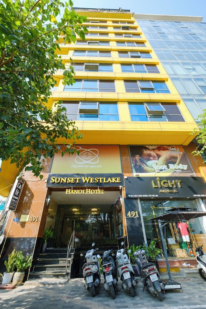 undefined Sunset Westlake Hanoi Hotel 5