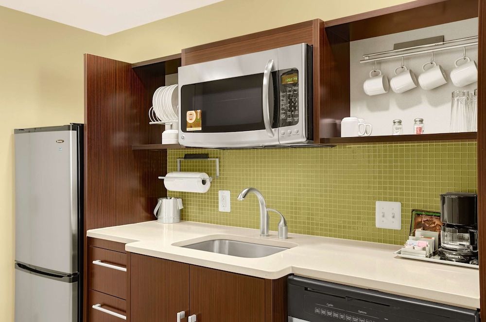 Suite, 1 King Bed, Accessible, Non Smoking (Roll-in shower)