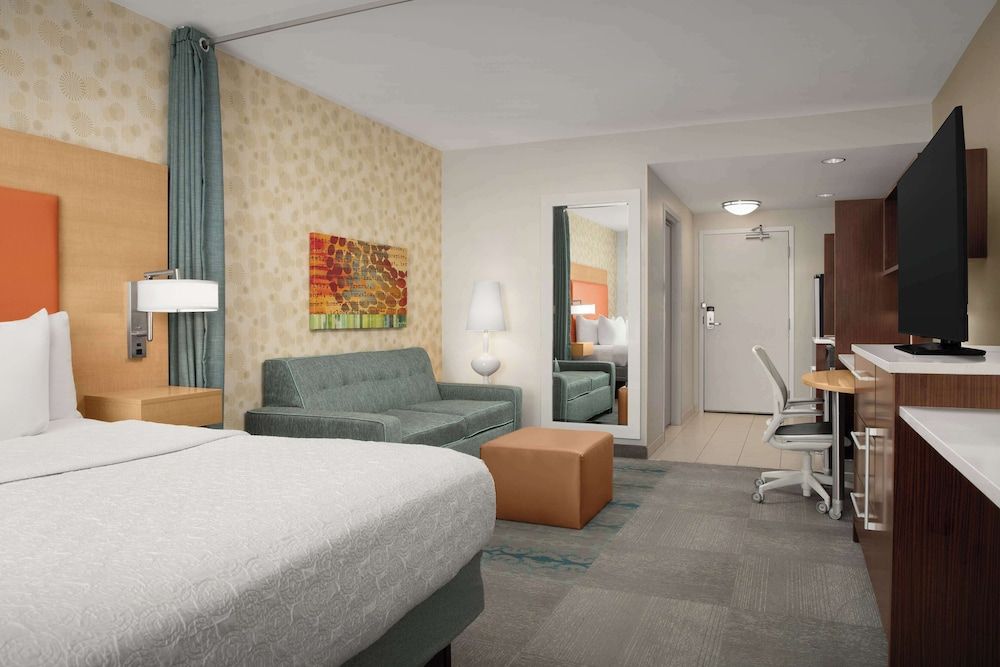 Suite, 1 King Bed, Accessible, Non Smoking (Hearing)