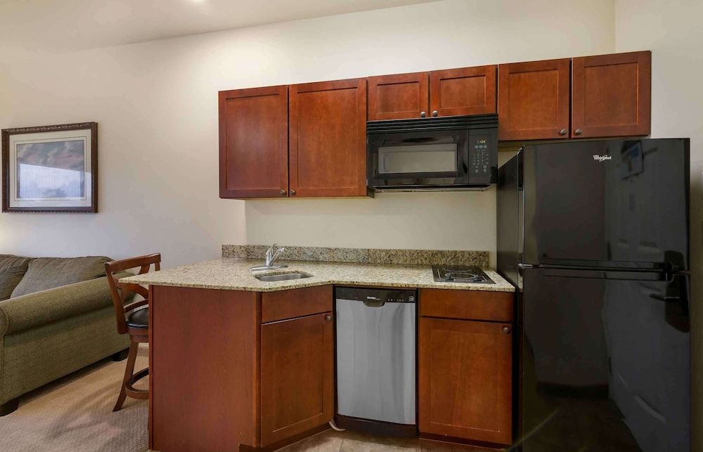 Extended Stay America Suites Minot Deluxe Studio, 1 Queen Bed, Non Smoking, Refrigerator & Microwave 6