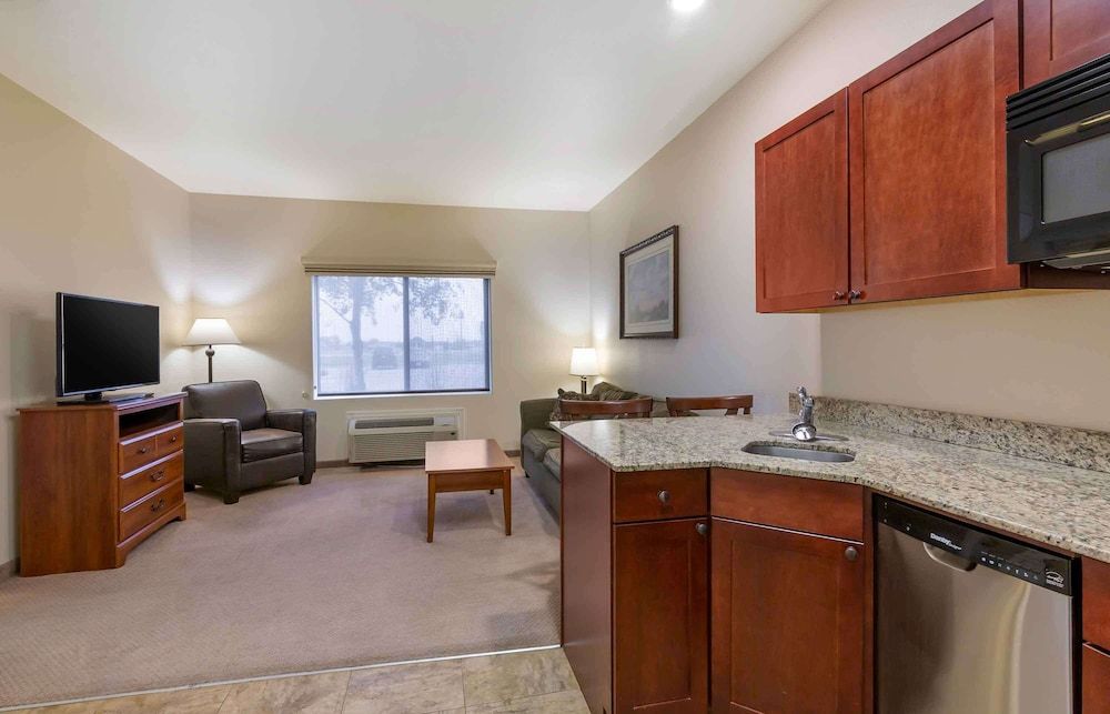 Extended Stay America Suites Minot Suite, 1 Bedroom, Non Smoking, Refrigerator & Microwave 5