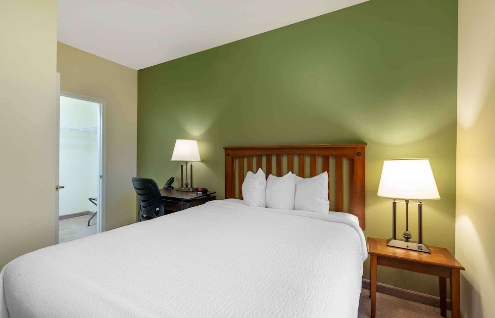 Extended Stay America Suites Minot Suite, 1 Bedroom, Non Smoking, Refrigerator & Microwave