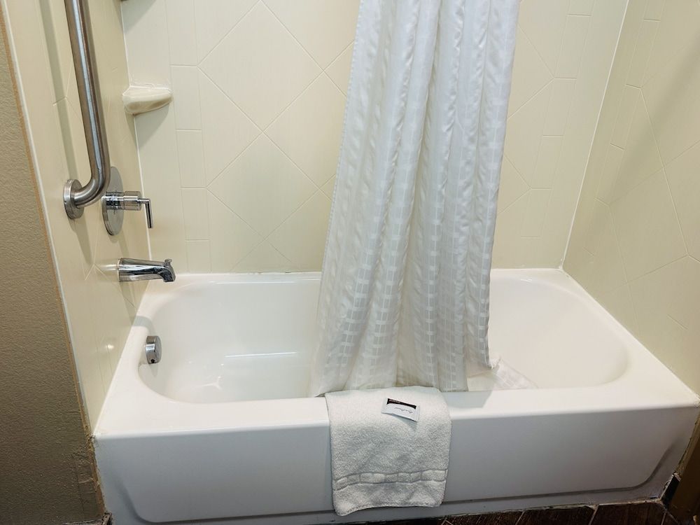 King and Sofa Bed Room, Accessible