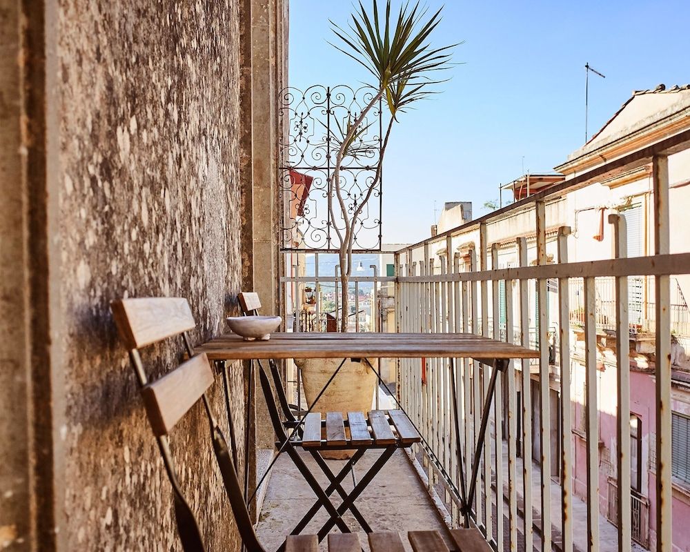 Casa Scianna Noto Double Room, Balcony, City View 7