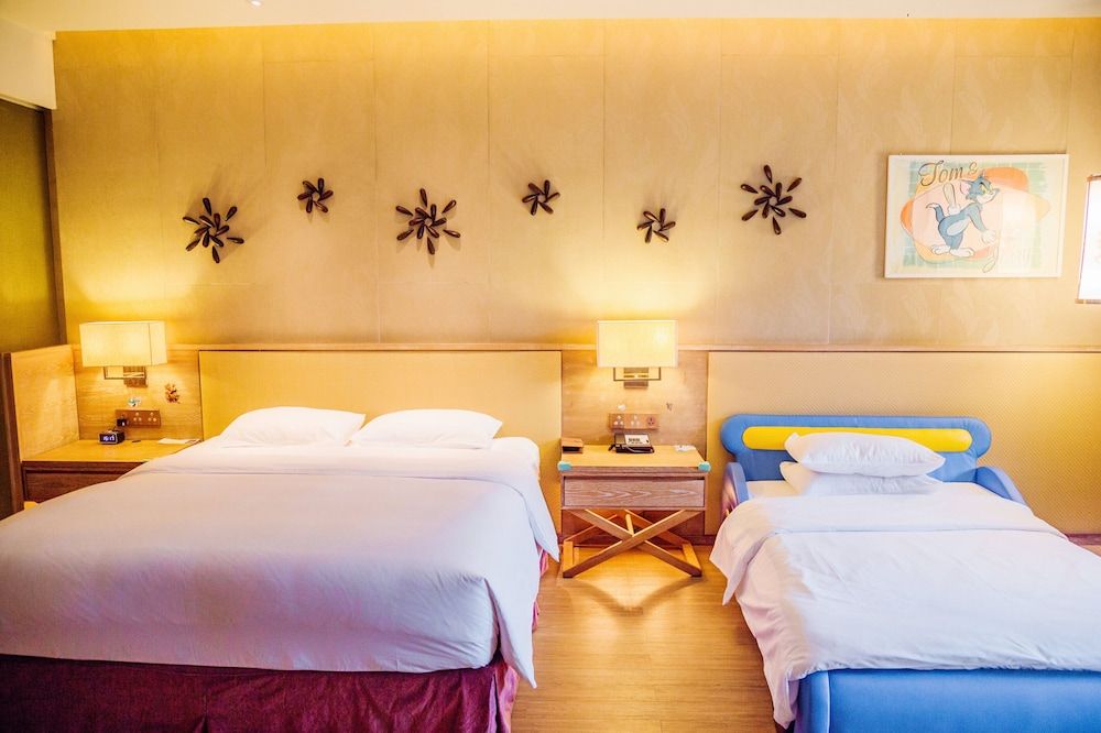 Premium Room, 1 King Bed, Garden View (with 1 Kids Bed)