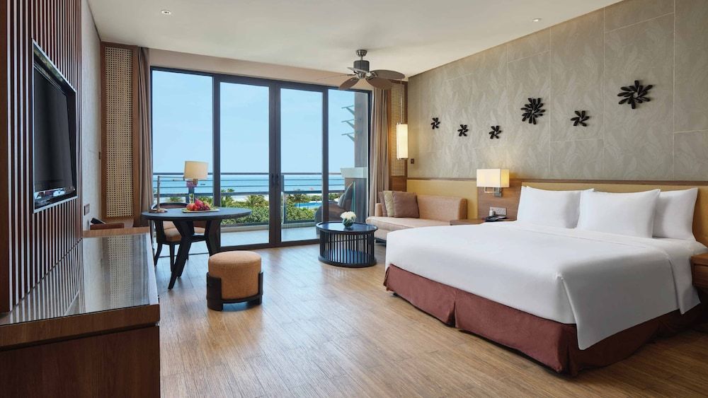 Standard Room, 1 King Bed, Smoking, Sea View