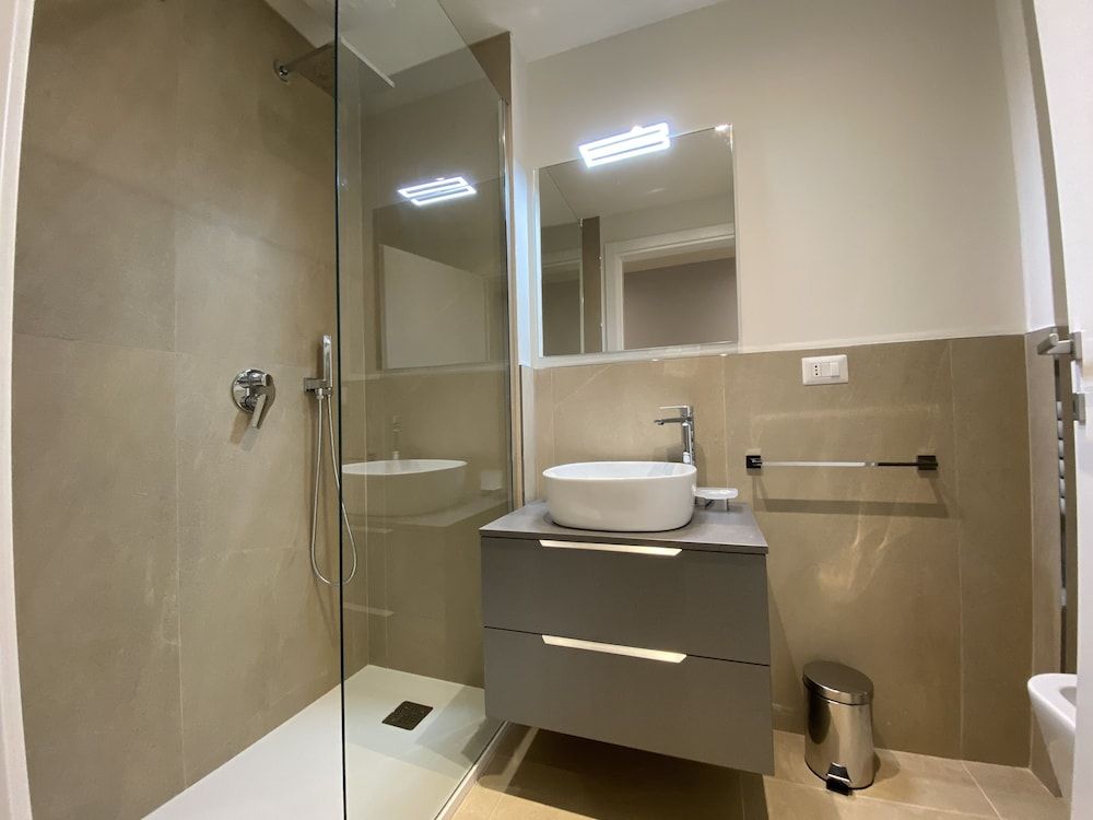 Golgi Suite Deluxe Single Room 6