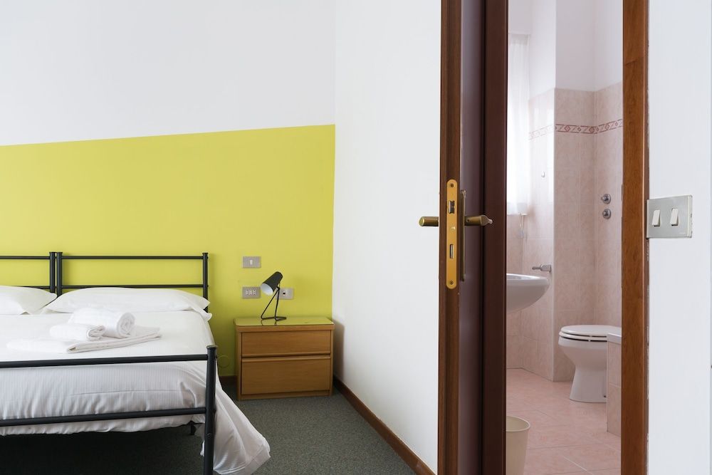 UniHò Hostel Double Room 18