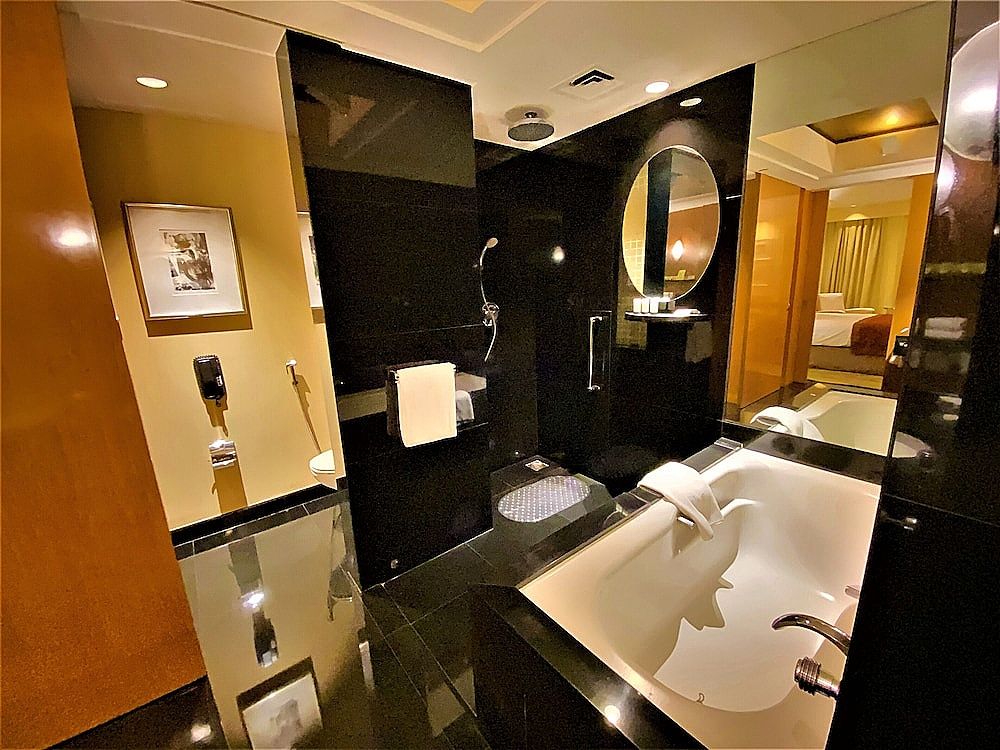 The Grand New Delhi The Grand Deluxe Room with King Bed 3