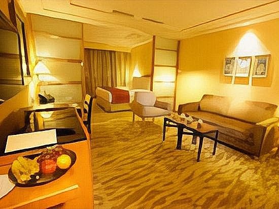 Deluxe Suite with Bathtub