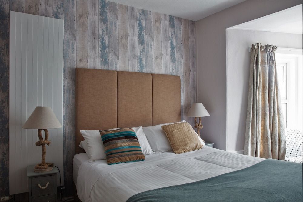 The Two Lifeboats Double Room, Ensuite 3