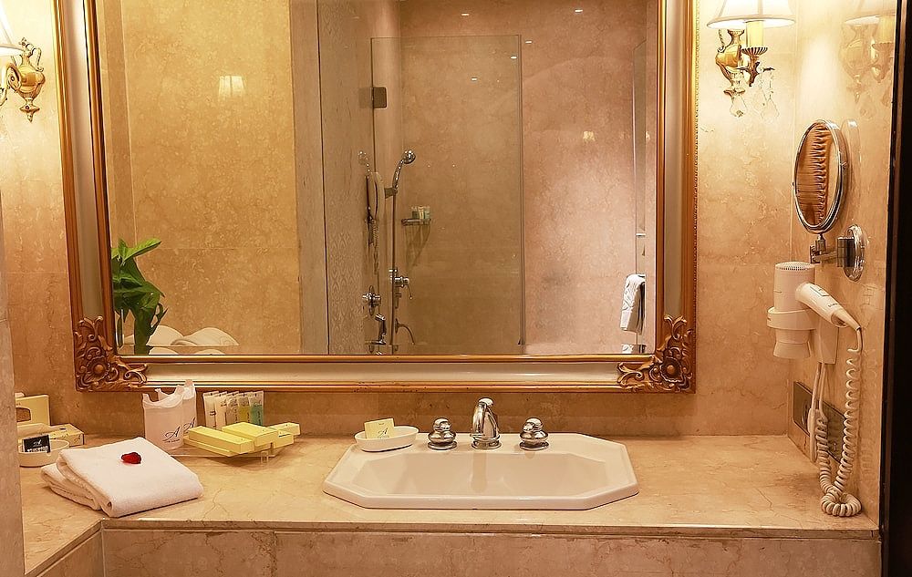 Bathroom sink
