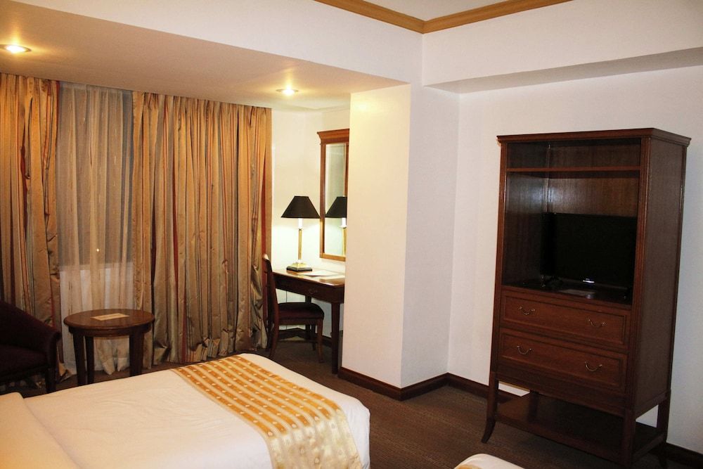 Tiara Oriental Hotel Makati powered by Cocotel Standard Room 11
