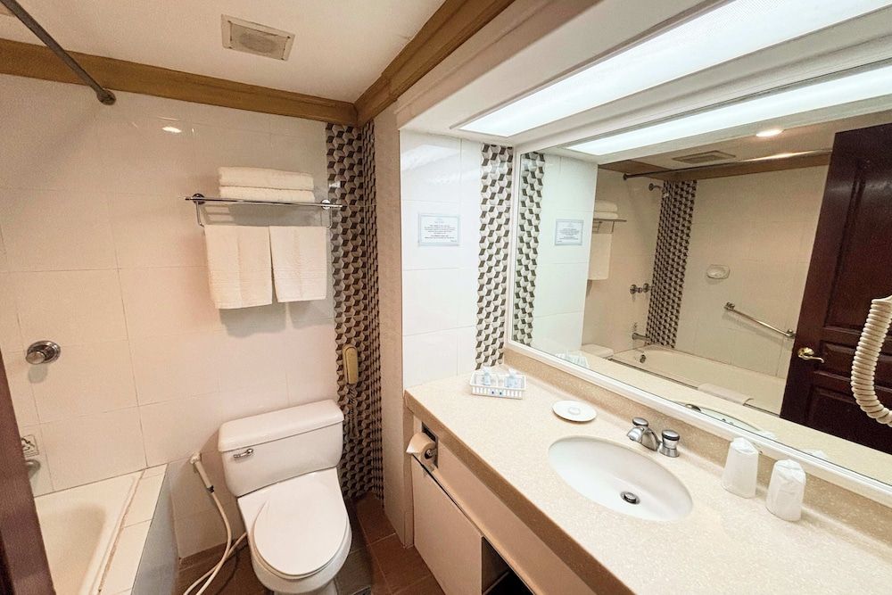 Tiara Oriental Hotel Makati powered by Cocotel Standard Room 6