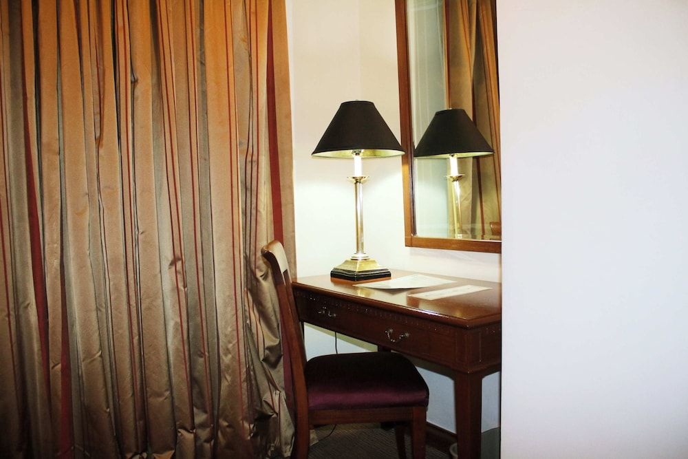 Tiara Oriental Hotel Makati powered by Cocotel Standard Room 16