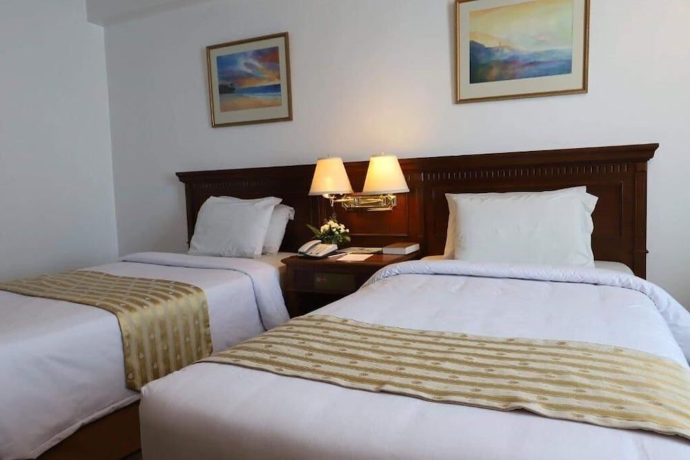 Tiara Oriental Hotel Makati powered by Cocotel Standard Room 4