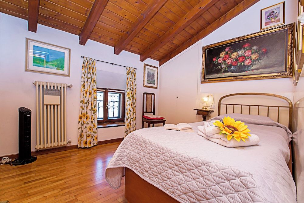 Family Apartment, 2 Bedrooms, Beachside (Residenza Rocca del Lago 2)