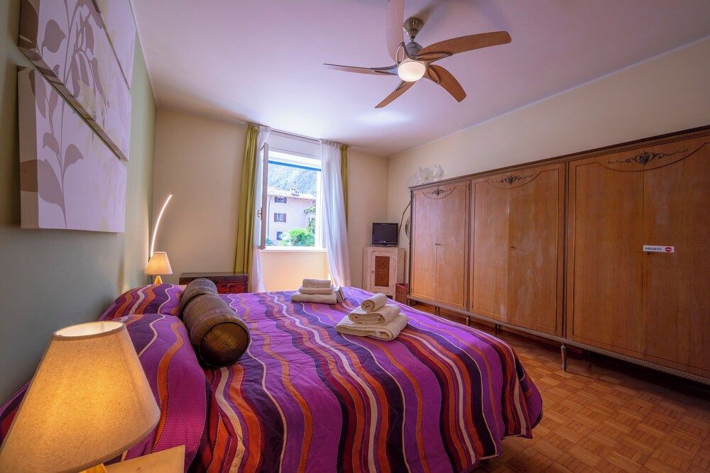 Family Apartment, 4 Bedrooms, 2 Bathrooms (Riva Dante Apartment)