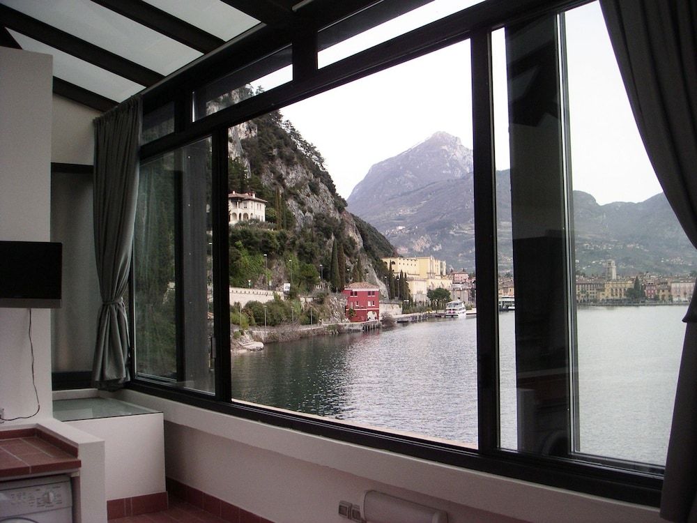 Suite, Lake View (N.45)