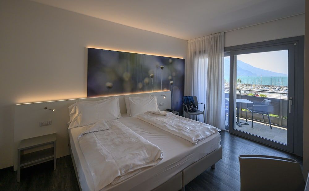 Superior Room, Lake View