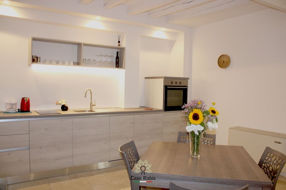 CASA DEGLI AMICI Family Townhome 9