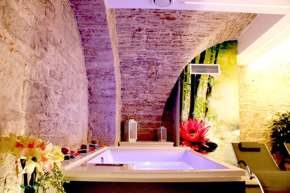 Private Spa Tub