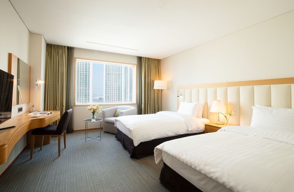 Sono Calm Goyang [Wine & Stay PKG] EAST Superior(Twin) - 1 Bottle of Wine (Take-out/Casa Del Dolce-Luna Cielo)