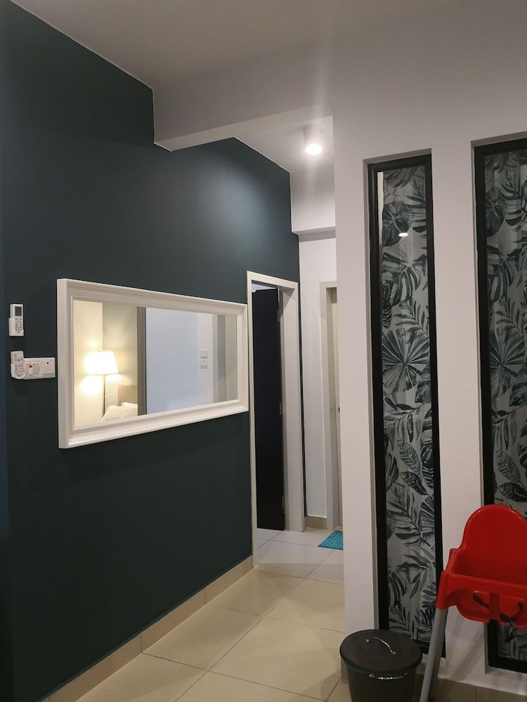 Midhill by Cheng Family Condo 11