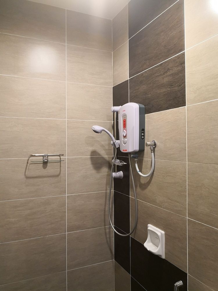 Midhill by Cheng Family Condo 10