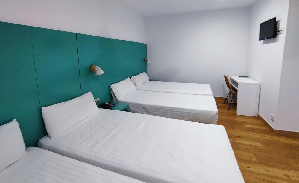 Yomo Hostal BCN Port Quadruple Room
