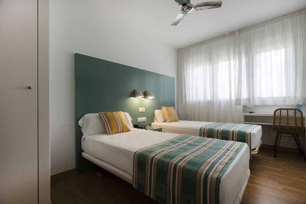 undefined Yomo Hostal BCN Port 4