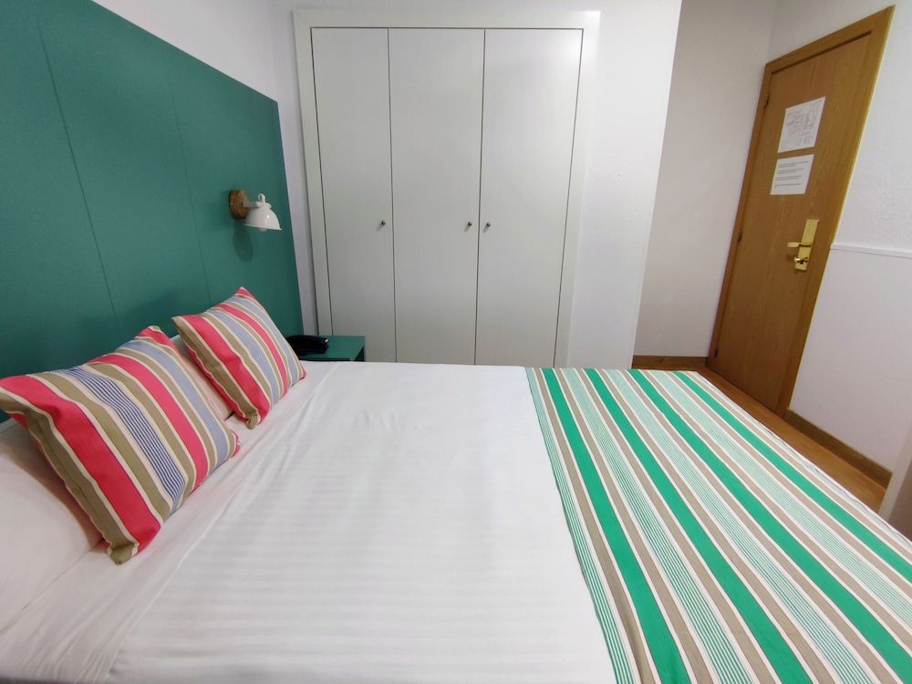 undefined Yomo Hostal BCN Port 3