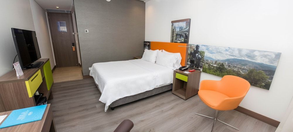 1 Queen Room mobility Access Nonsmoking