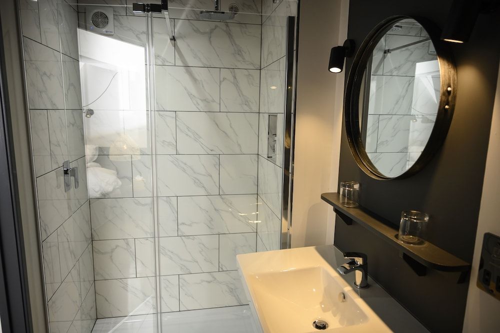 The Boat Inn Deluxe Suite, Bathtub 4