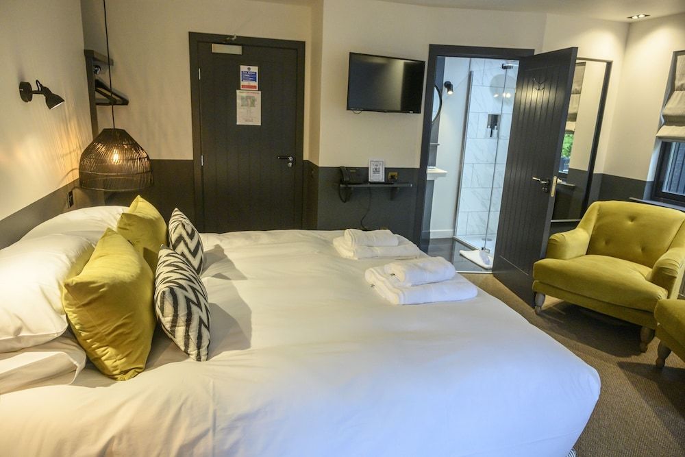 The Boat Inn Deluxe Suite, Bathtub 2