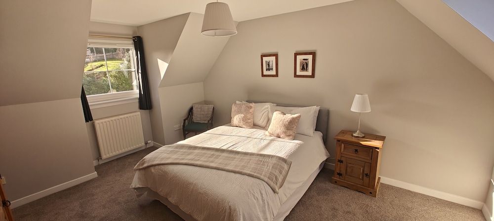 Luxury Cottage, Private Bathroom, Mountain View (Ben Lomond Cottage)