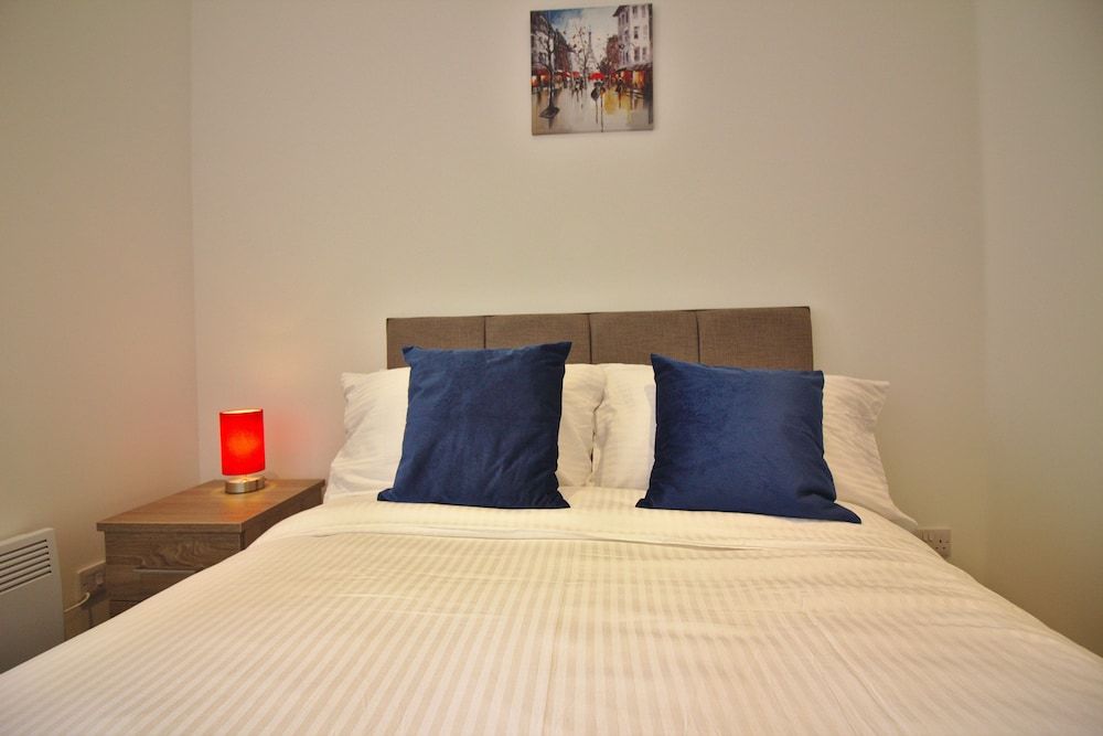 Apartment 5 (Sleeps 6)