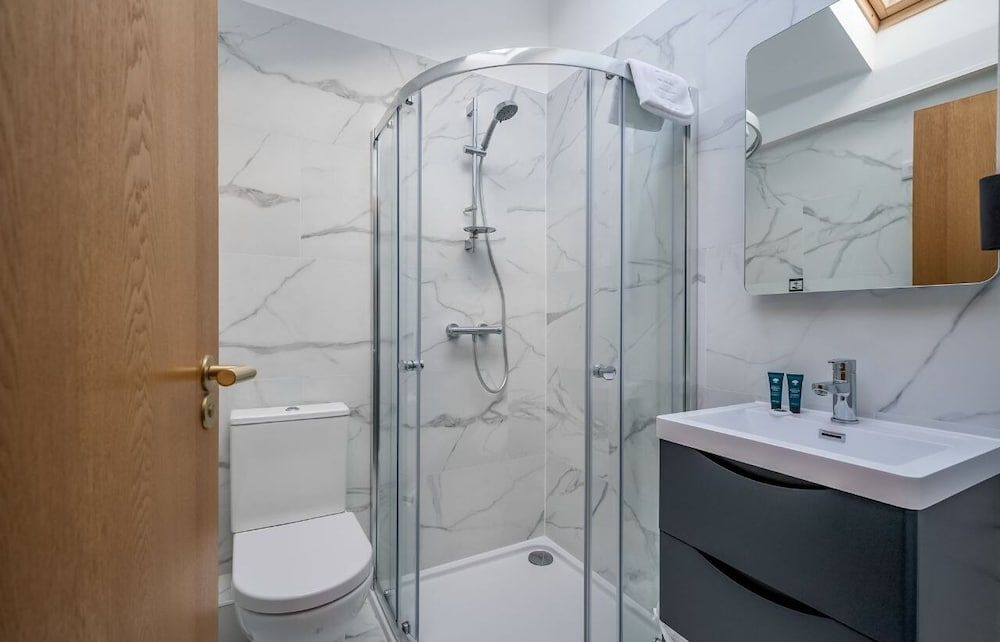 Pottingers Quay Deluxe Apartment, Ensuite, River View (Goliath 5-Bed) 14