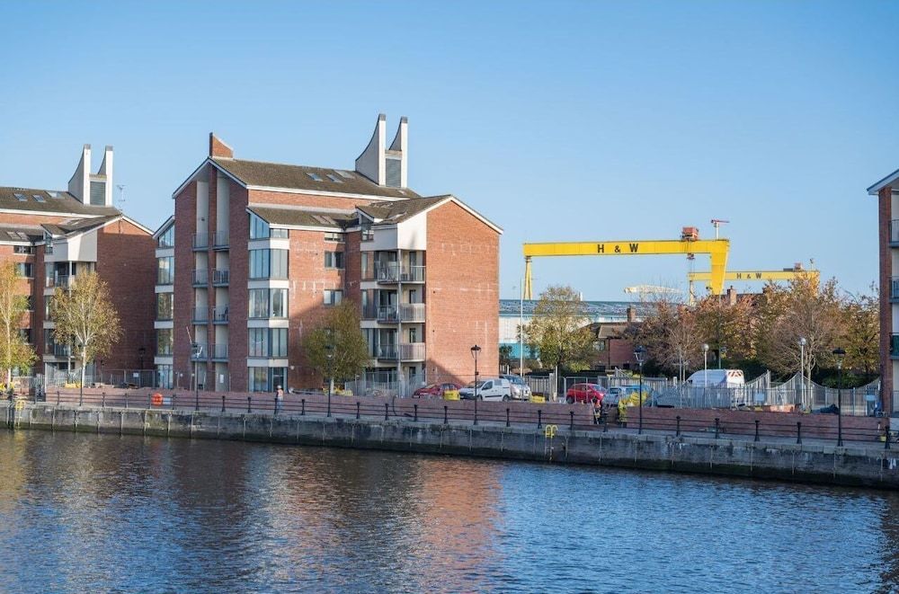 Pottingers Quay Deluxe Apartment, Ensuite, River View (Goliath 5-Bed) 11