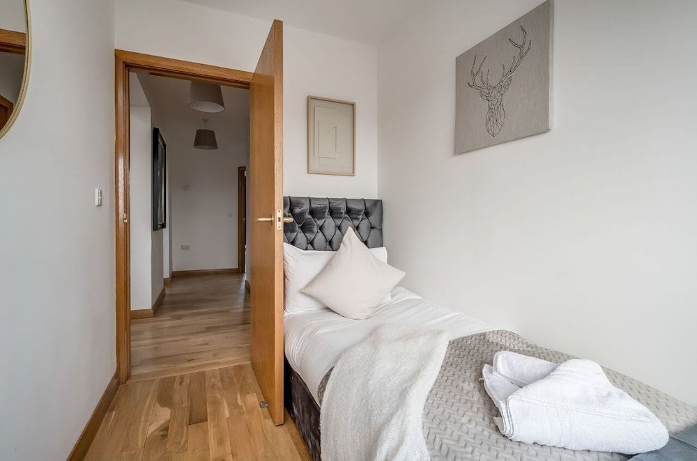 Pottingers Quay Deluxe Apartment, Ensuite, River View (Goliath 5-Bed) 3