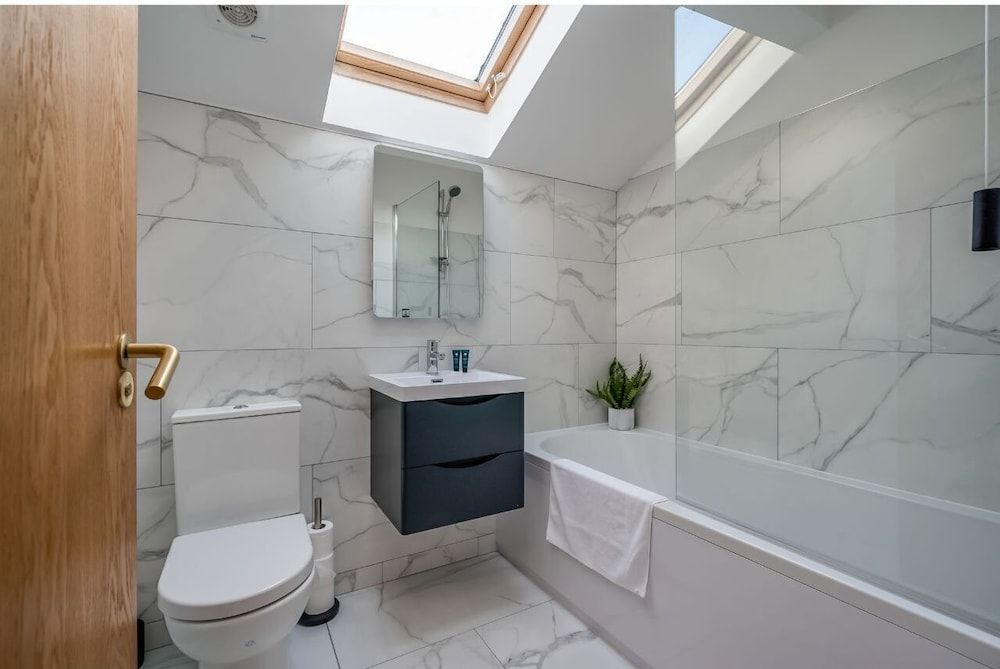 Pottingers Quay Deluxe Apartment, Ensuite, River View (Goliath 5-Bed) 13