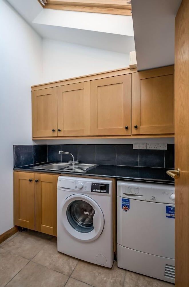 Pottingers Quay Deluxe Apartment, Ensuite, River View (Goliath 5-Bed) 16