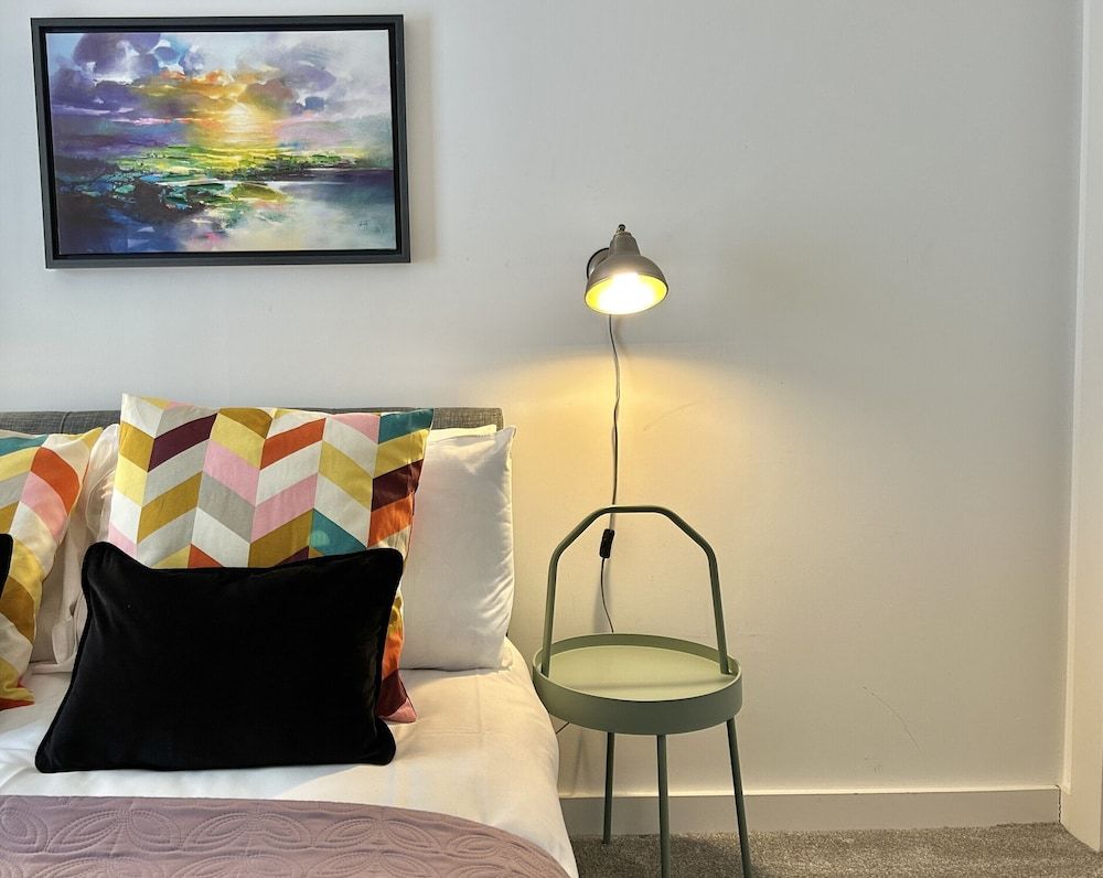 Central Belfast Apartments: Sandford Deluxe Apartment, Private Bathroom 2