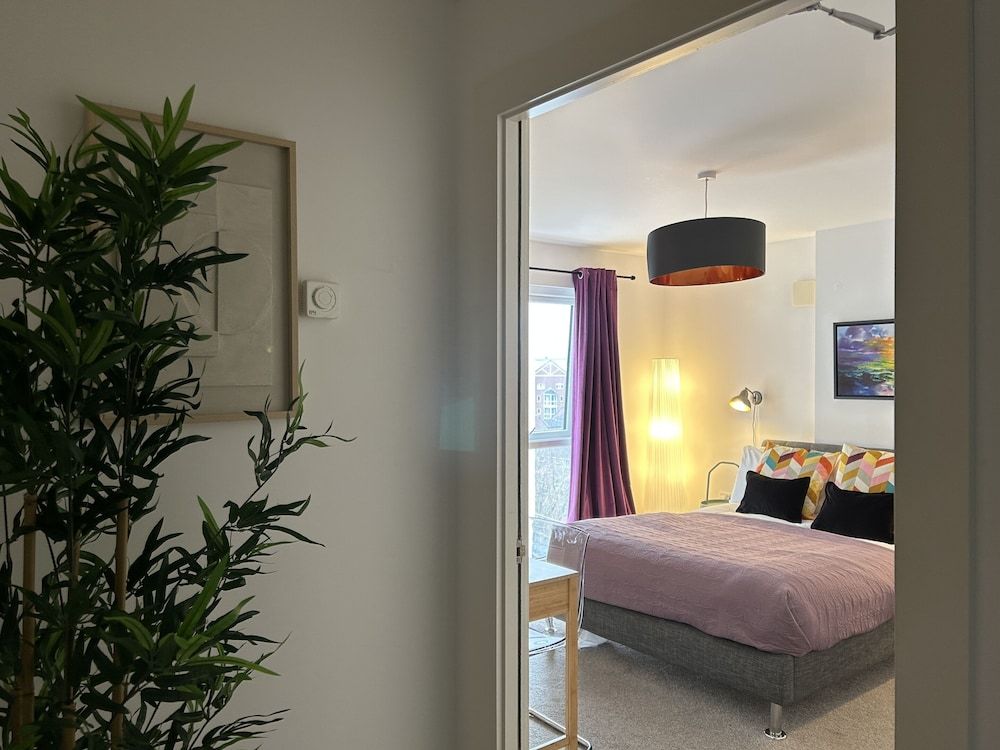 Central Belfast Apartments: Sandford Deluxe Apartment, Private Bathroom 3