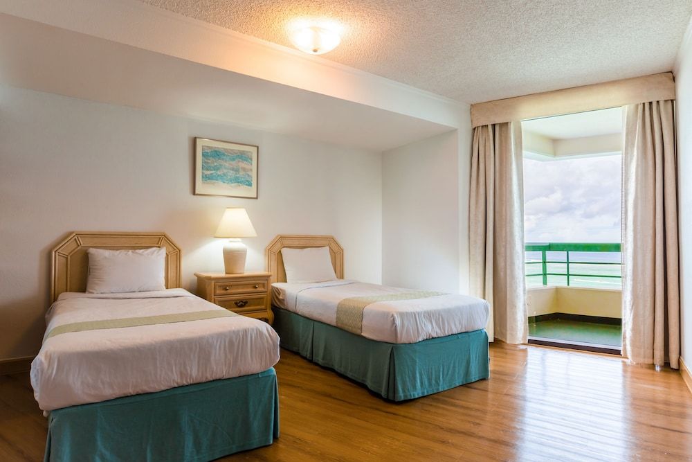 Alupang Beach Tower Panoramic Condo, 3 Bedrooms, Kitchen, Ocean View 3