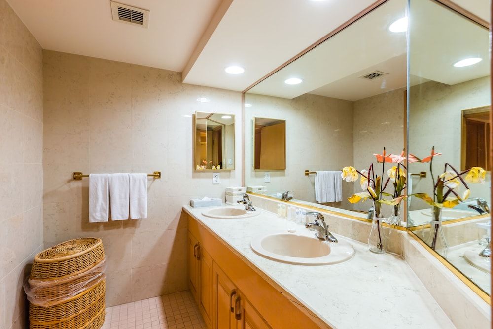 Alupang Beach Tower Presidential Penthouse, 5 Bedrooms, Kitchen, Ocean View 8