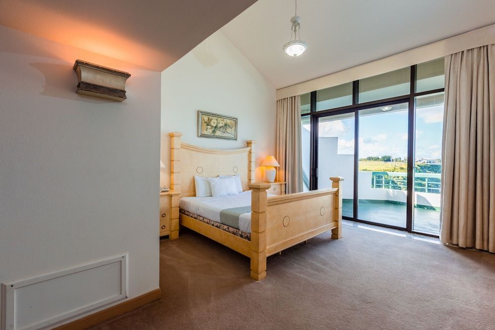 Alupang Beach Tower Presidential Penthouse, 5 Bedrooms, Kitchen, Ocean View 5