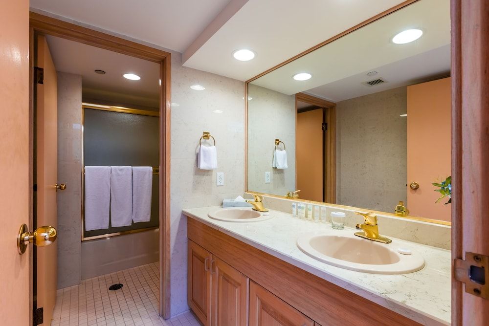 Alupang Beach Tower Presidential Penthouse, 5 Bedrooms, Kitchen, Ocean View 7